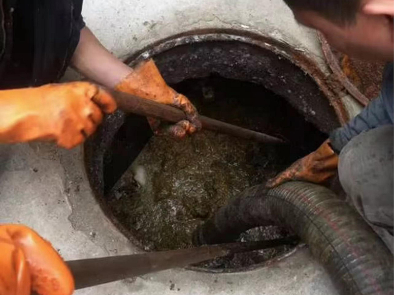 云南清理化粪池时如何避免沼气的危害?